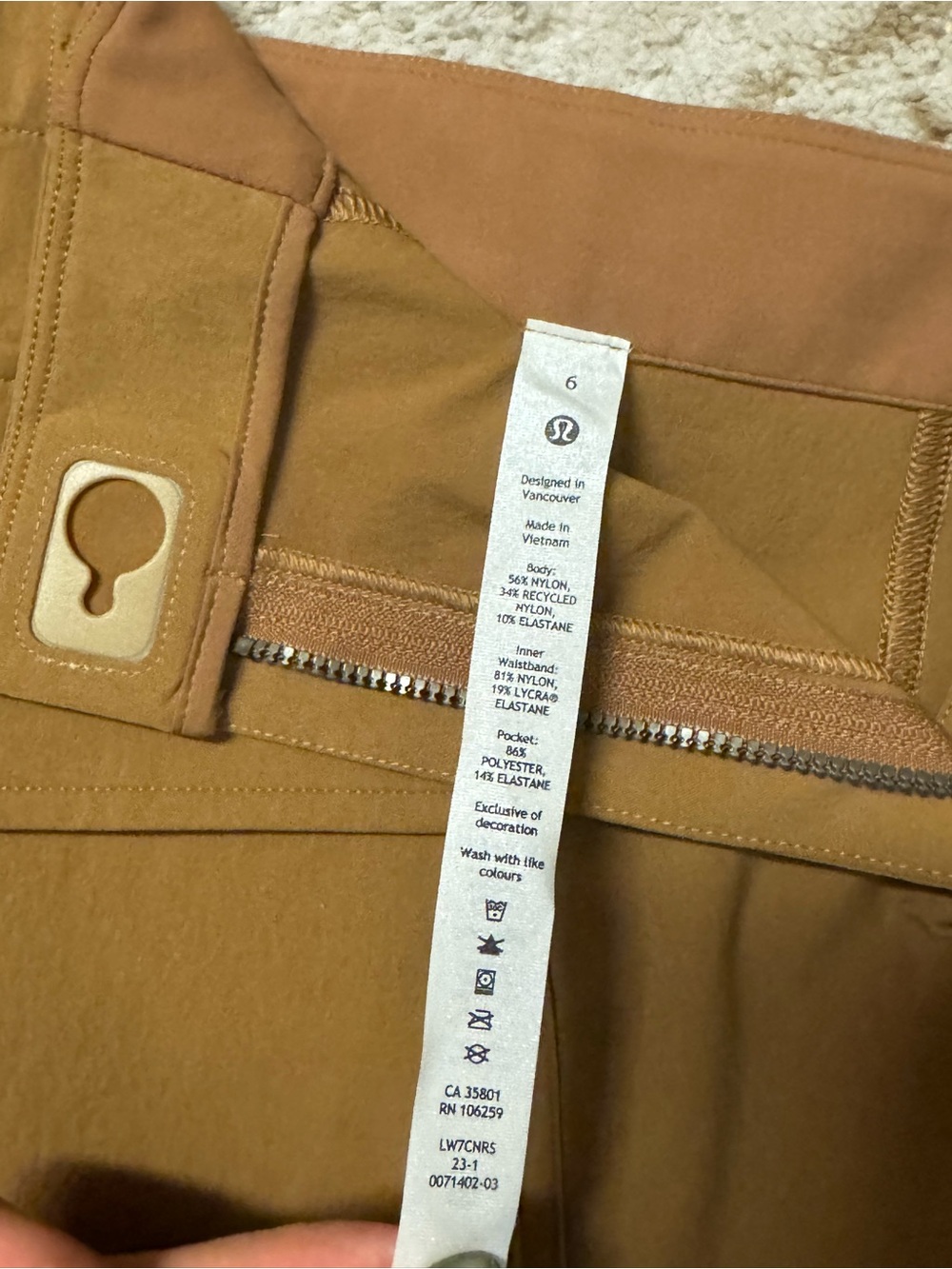 Lululemon Relaxed-Fit Super-High-Rise Cargo Short 4” Bold Beige Size 6 NWT - Picture 5 of 5